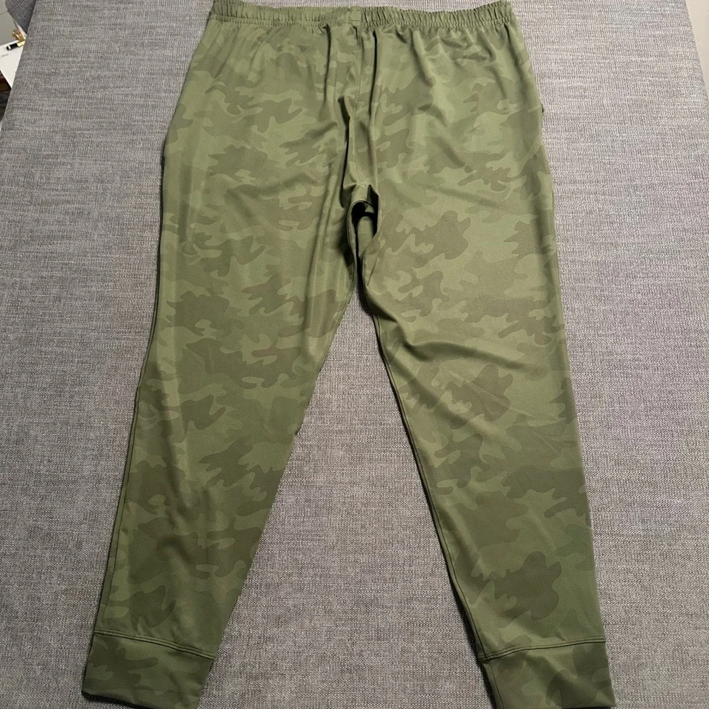 Rhone Jogger Pants Mens XXL Olive Green Camo Performance Training